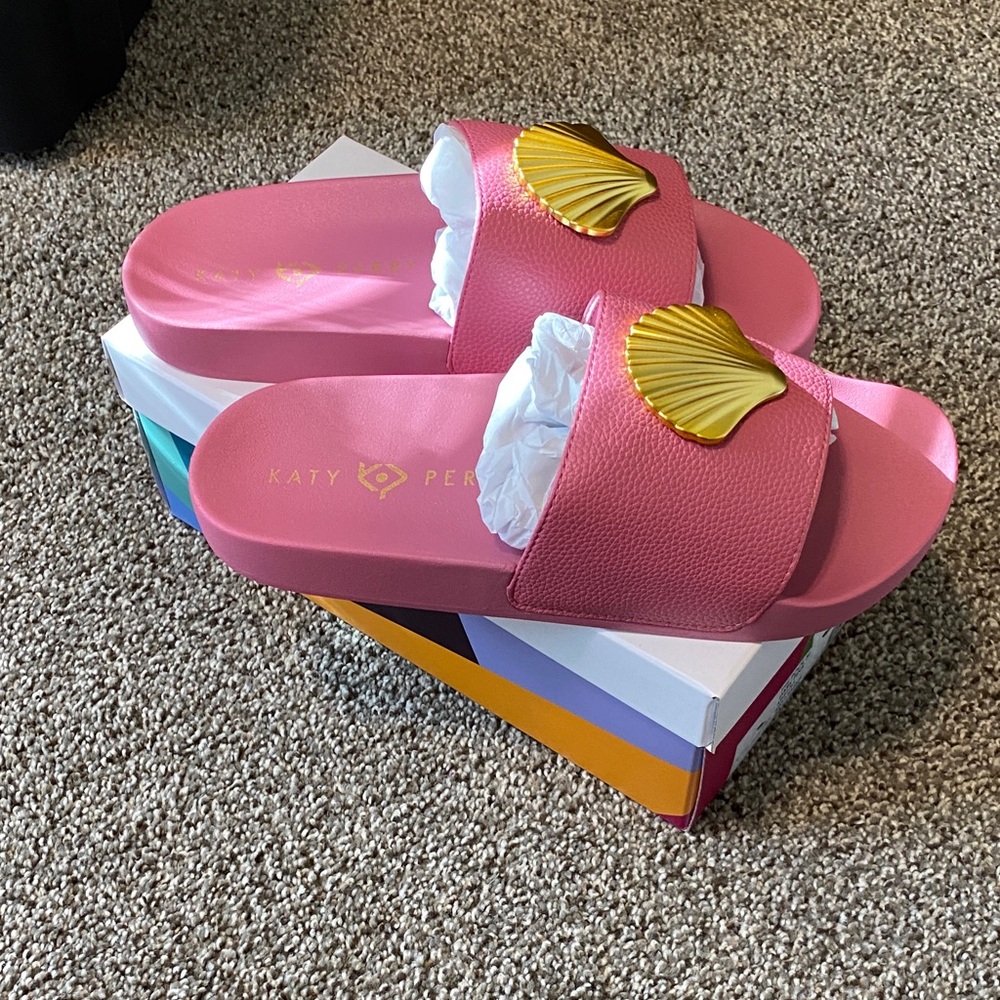 Katy Perry Collections Pink Sandals with Gold Shell - Picture 6 of 8